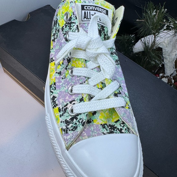 NOT FORSALE Women’s Converse NWT - Picture 3 of 8